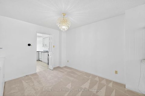 Photo 6 at 130 Whistling Hills Drive, Milliken, Toronto