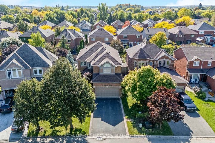 Photo 3 at 15 Harriet Street, Georgetown, Halton Hills