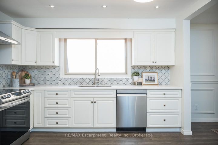Photo 13 at 45 Amberwood Street, Stoney Creek Mountain, Hamilton