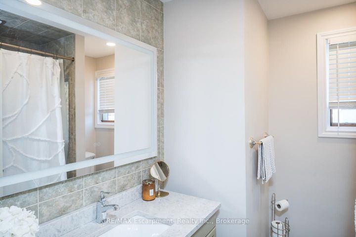 Photo 17 at 45 Amberwood Street, Stoney Creek Mountain, Hamilton