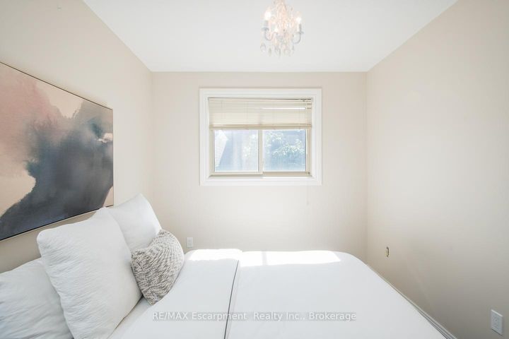 Photo 19 at 45 Amberwood Street, Stoney Creek Mountain, Hamilton
