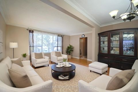 Photo 3 at 127 Flora Drive, Dorset Park, Toronto
