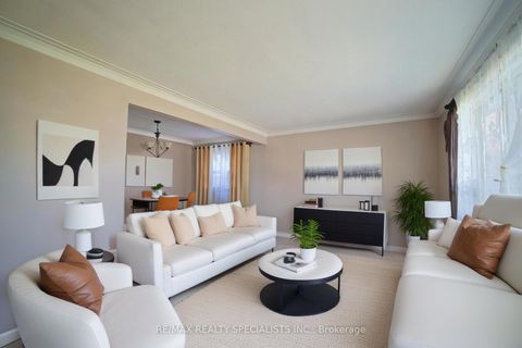 Photo 5 at 127 Flora Drive, Dorset Park, Toronto