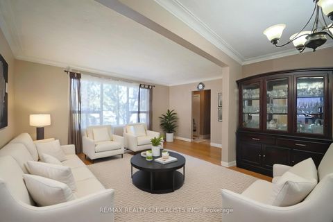 Photo 7 at 127 Flora Drive, Dorset Park, Toronto