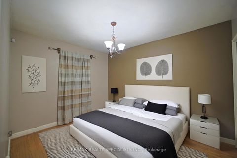Photo 11 at 127 Flora Drive, Dorset Park, Toronto