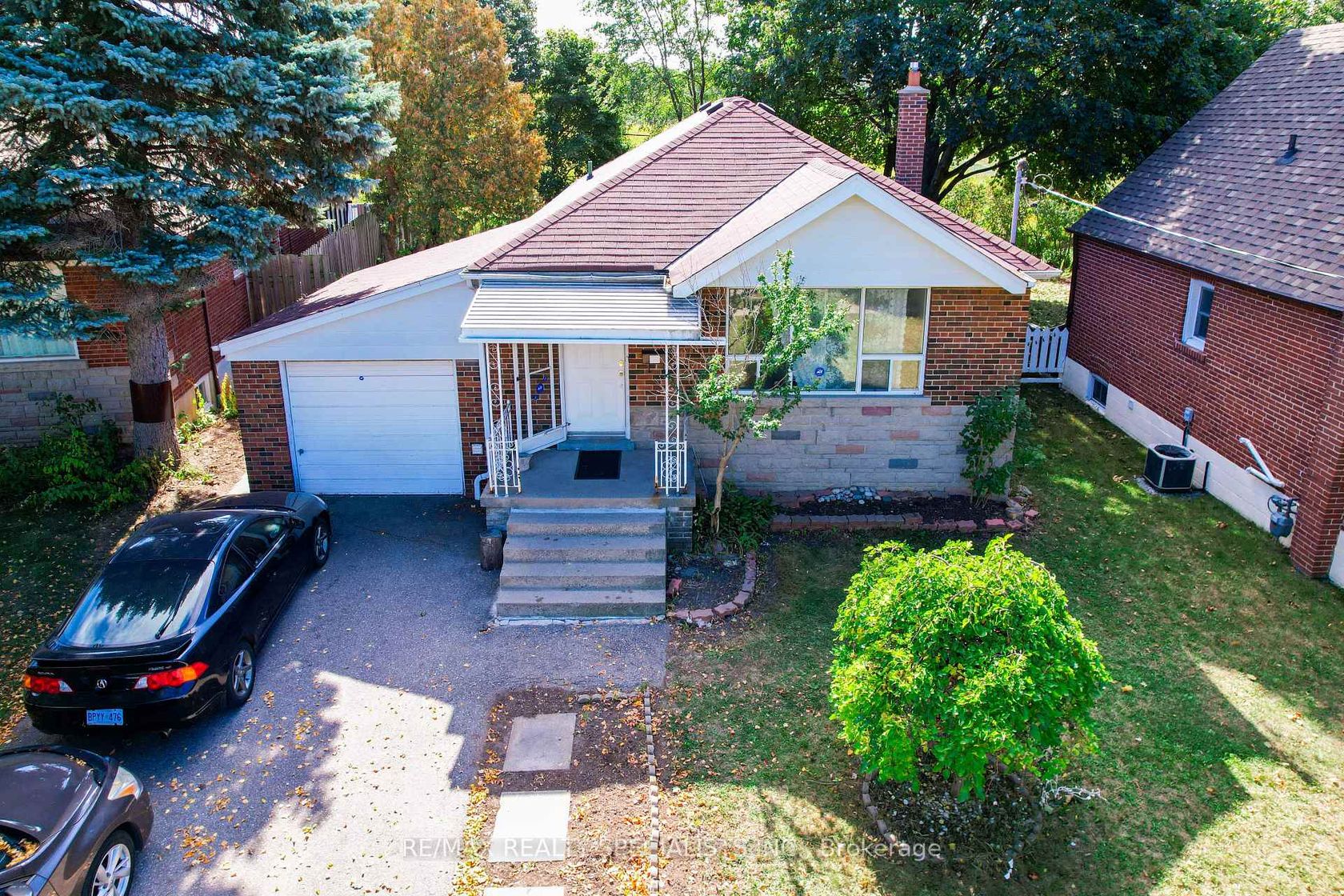 127 Flora Drive, Dorset Park, Toronto 