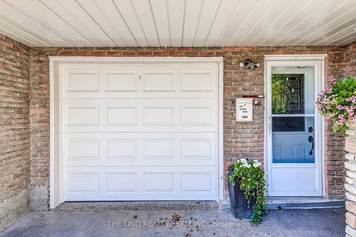 Photo 2 at 260 Apache Trail, Pleasant View, Toronto