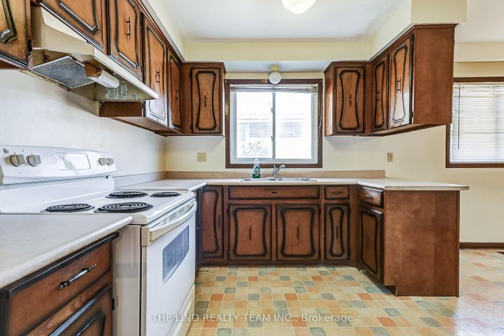 Photo 10 at 260 Apache Trail, Pleasant View, Toronto