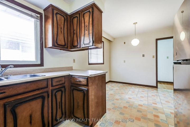 Photo 13 at 260 Apache Trail, Pleasant View, Toronto