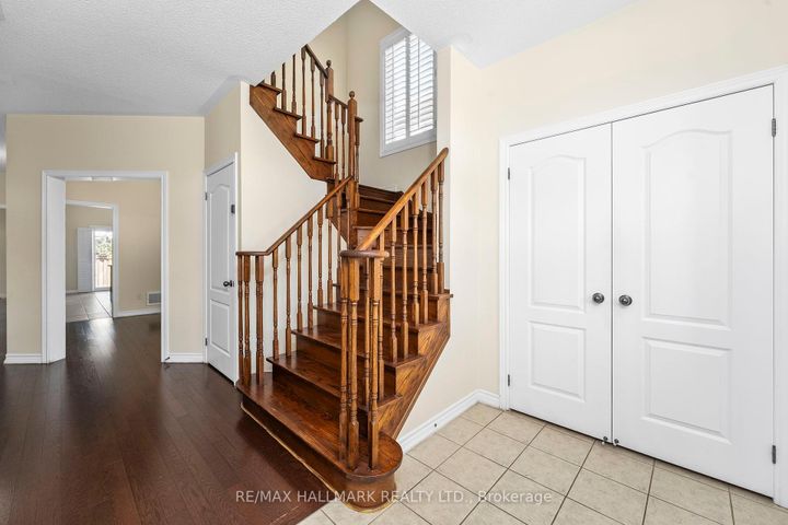 Photo 3 at 18 Morrow Bay Drive, Bram East, Brampton