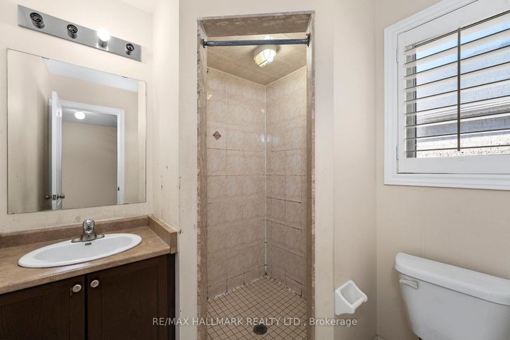 Photo 25 at 18 Morrow Bay Drive, Bram East, Brampton