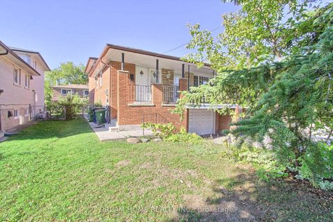 Photo 2 at 108 Mintwood Drive, Steeles, Toronto