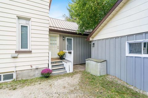 Photo 2 at 3 John Drive, Cookstown, Innisfil