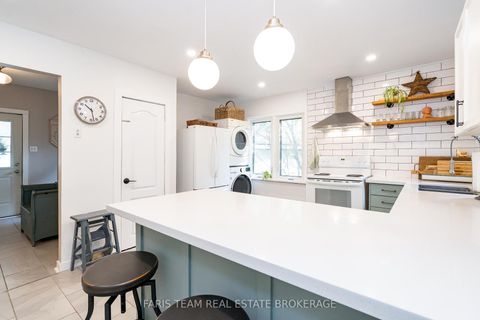 Photo 5 at 3 John Drive, Cookstown, Innisfil