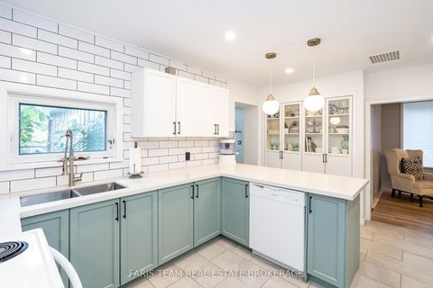 Photo 7 at 3 John Drive, Cookstown, Innisfil