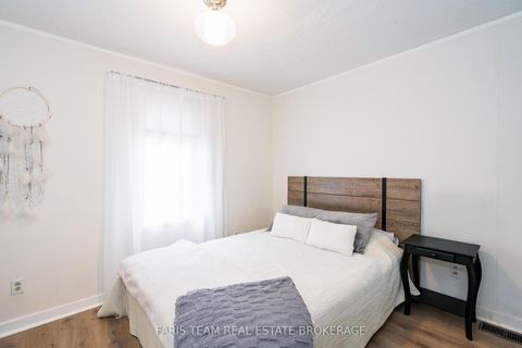 Photo 13 at 3 John Drive, Cookstown, Innisfil