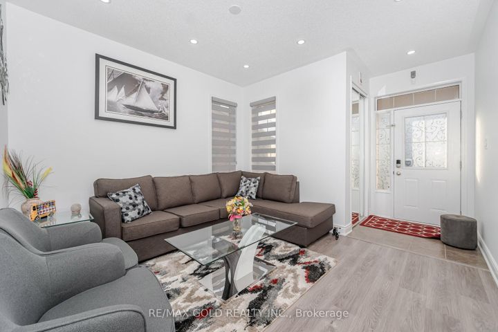 Photo 1 at 152 Vanhorne Close, Northwest Brampton, Brampton