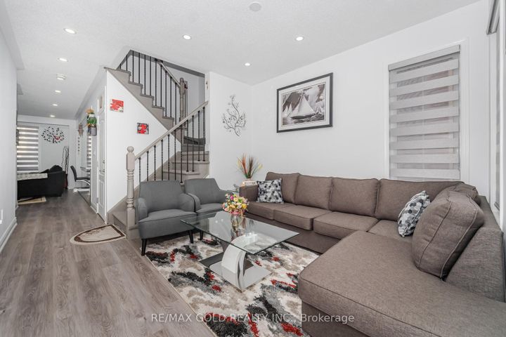 Photo 2 at 152 Vanhorne Close, Northwest Brampton, Brampton