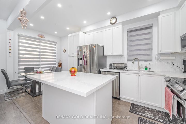 Photo 4 at 152 Vanhorne Close, Northwest Brampton, Brampton