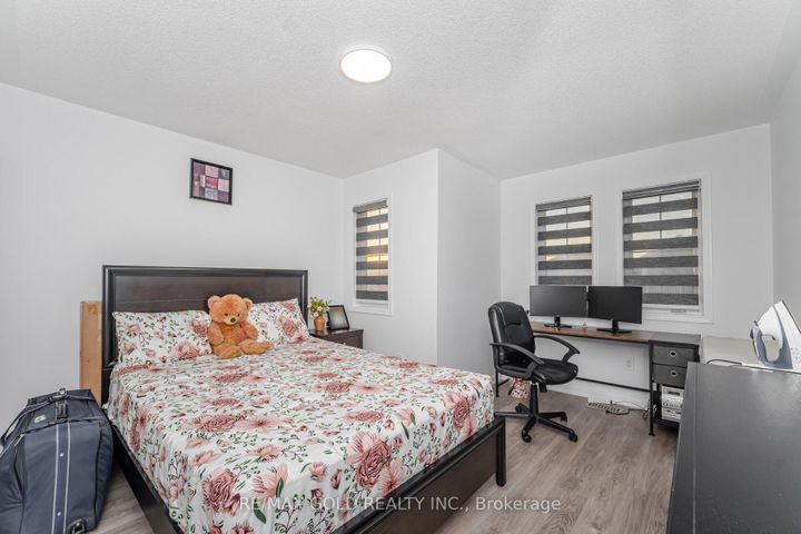 Photo 10 at 152 Vanhorne Close, Northwest Brampton, Brampton