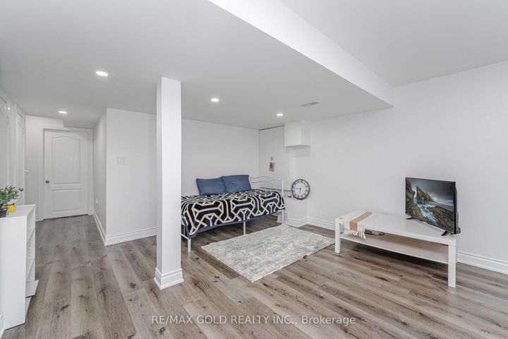 Photo 13 at 152 Vanhorne Close, Northwest Brampton, Brampton