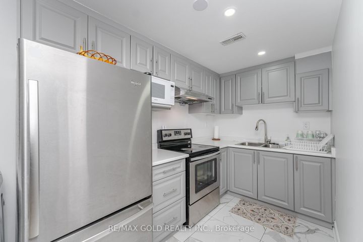 Photo 14 at 152 Vanhorne Close, Northwest Brampton, Brampton