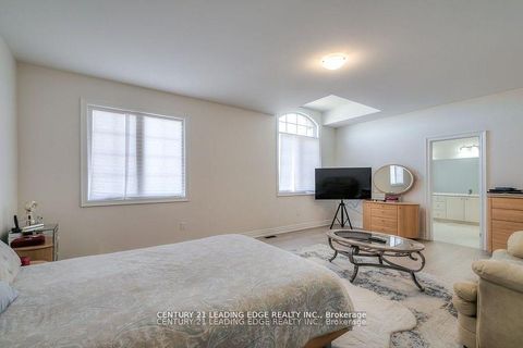 Photo 32 at 77 Terravista Crescent, Vellore Village, Vaughan