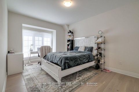Photo 33 at 77 Terravista Crescent, Vellore Village, Vaughan