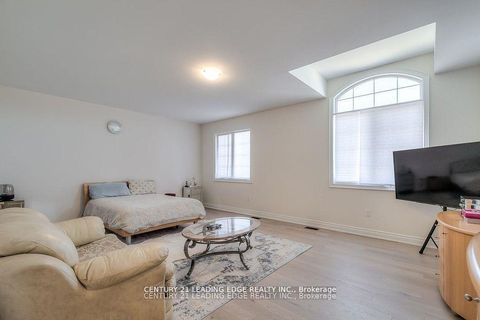 Photo 37 at 77 Terravista Crescent, Vellore Village, Vaughan
