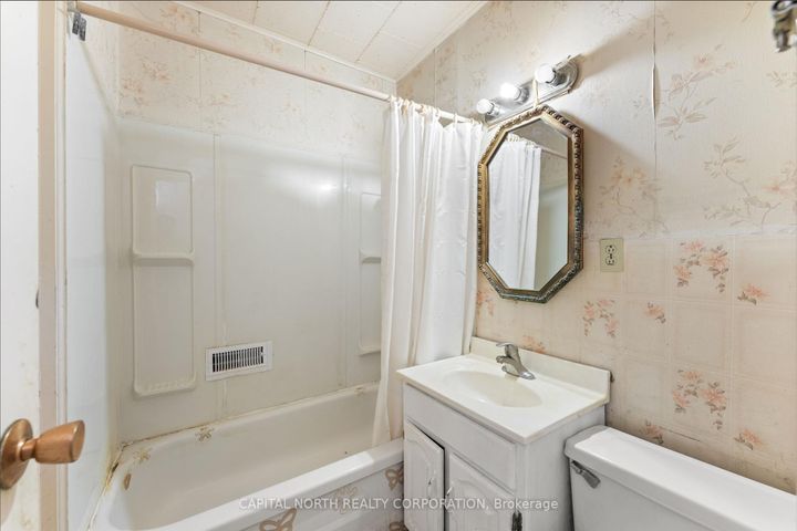 Photo 12 at 100 Livingstone Avenue, Belgravia, Toronto