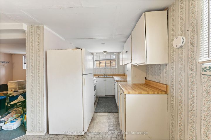 Photo 21 at 100 Livingstone Avenue, Belgravia, Toronto