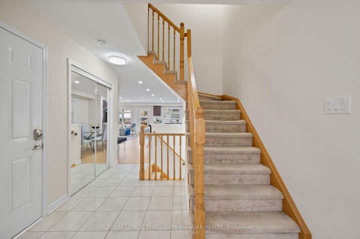 Photo 10 at 98 Quillberry Close, Northwest Brampton, Brampton