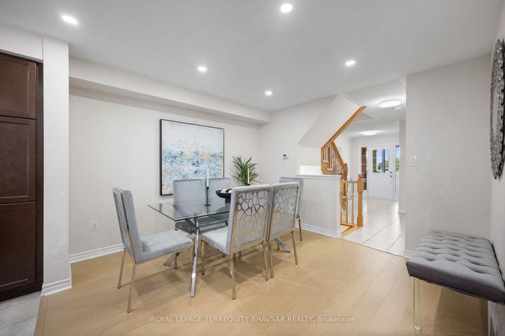 Photo 13 at 98 Quillberry Close, Northwest Brampton, Brampton