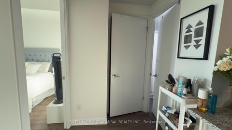 Photo 10 at 412 - 60 Berwick Avenue, Eglinton, Toronto