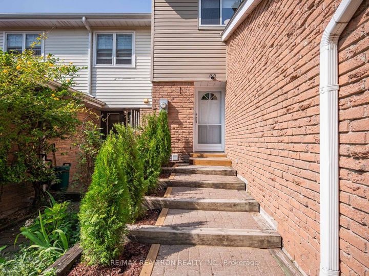 Photo 1 at 173 Tamarack Drive, Willowbrook, Markham