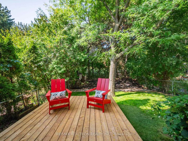 Photo 7 at 173 Tamarack Drive, Willowbrook, Markham