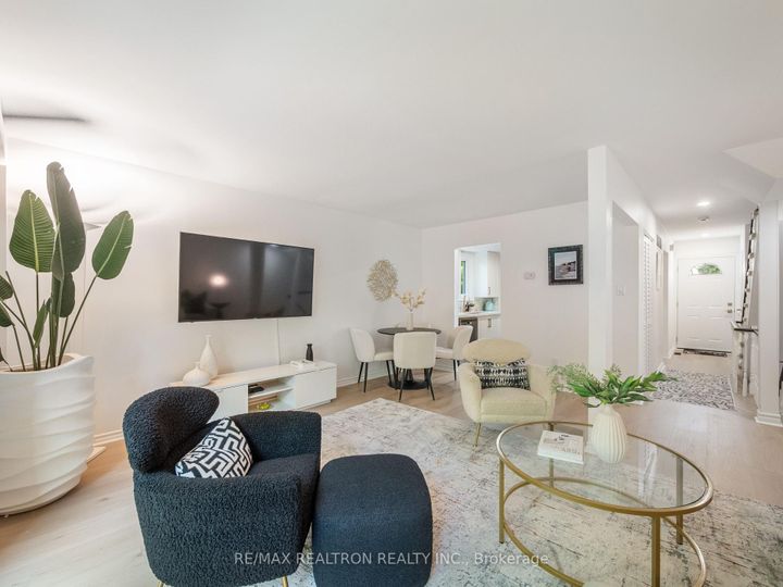 Photo 10 at 173 Tamarack Drive, Willowbrook, Markham