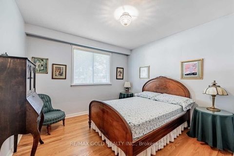 Photo 8 at 378 Sandlewood Road, WO West, Oakville