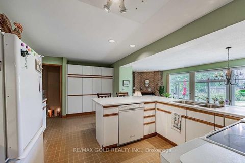 Photo 15 at 378 Sandlewood Road, WO West, Oakville