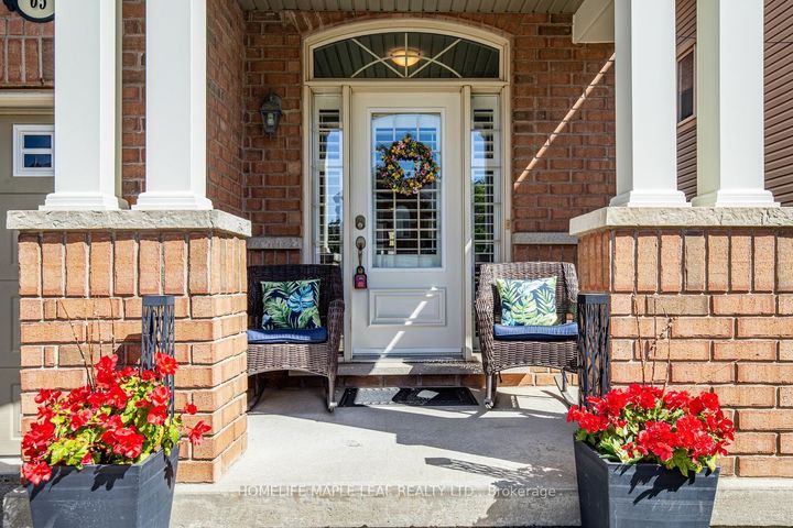 Photo 2 at 65 Cathedral Court, Waterdown, Hamilton