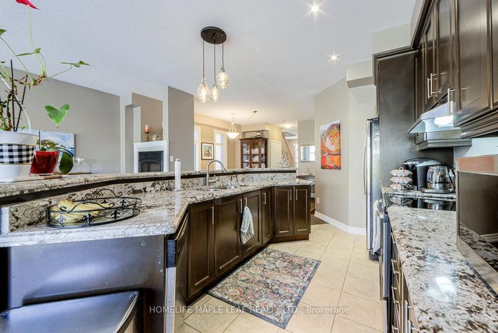 Photo 9 at 65 Cathedral Court, Waterdown, Hamilton