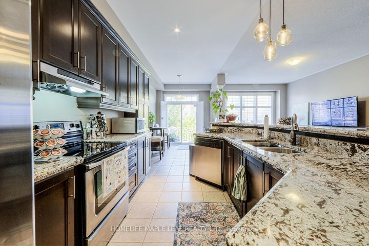 Photo 10 at 65 Cathedral Court, Waterdown, Hamilton