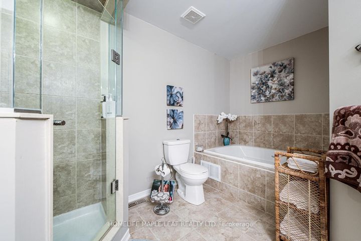 Photo 28 at 65 Cathedral Court, Waterdown, Hamilton