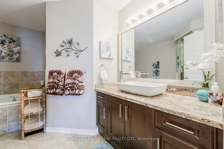 Photo 29 at 65 Cathedral Court, Waterdown, Hamilton
