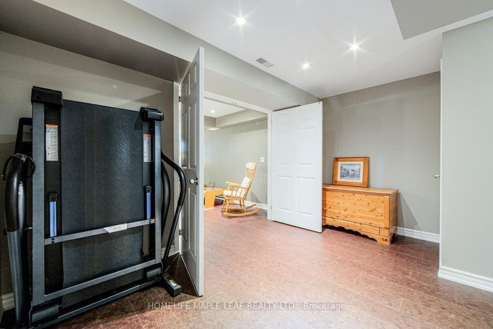 Photo 33 at 65 Cathedral Court, Waterdown, Hamilton