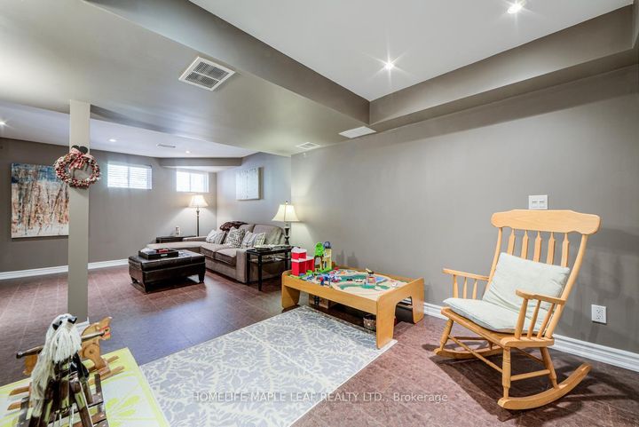 Photo 36 at 65 Cathedral Court, Waterdown, Hamilton