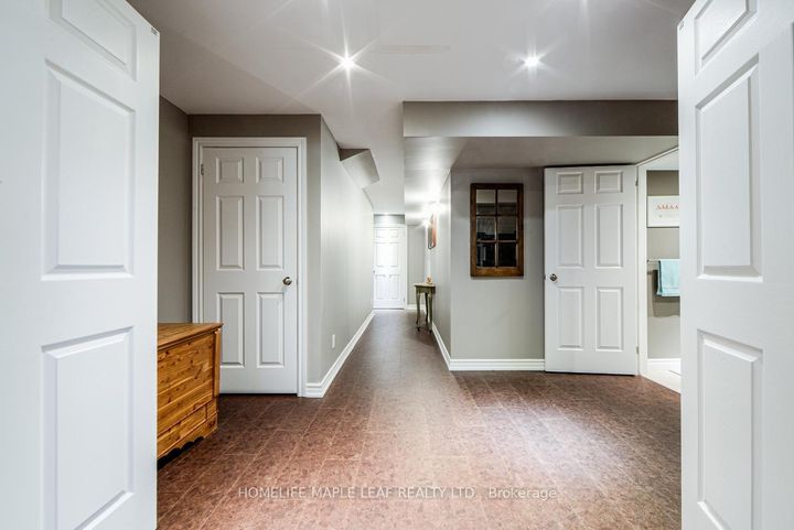Photo 37 at 65 Cathedral Court, Waterdown, Hamilton