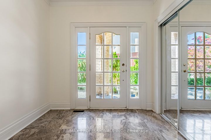 Photo 1 at 2239 Rosegate Drive, Central Erin Mills, Mississauga