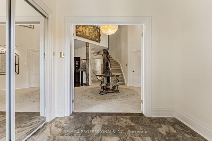 Photo 2 at 2239 Rosegate Drive, Central Erin Mills, Mississauga