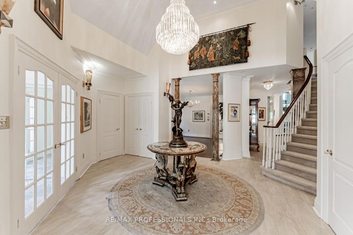 Photo 3 at 2239 Rosegate Drive, Central Erin Mills, Mississauga